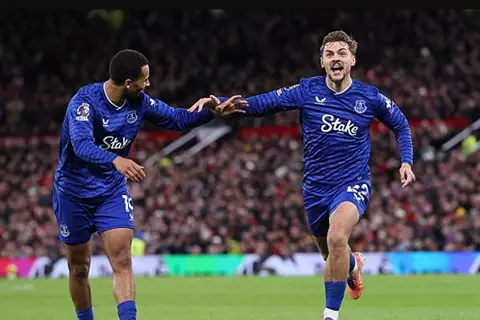 بـ 10 لاعبين.. إيفرتون يوقف سلسلة مانشستر يونايتد في الدوري الإنجليزي